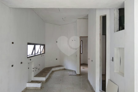 Sobrado à venda com 4 quartos, sendo 3 suítes,  em Morumbi, São Paulo, SP