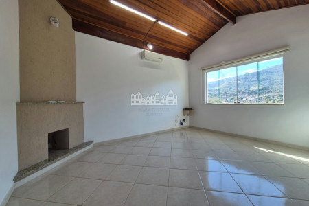Casa à venda com 3 quartos, sendo 1 suíte, em Retiro das Fontes, Atibaia, SP
