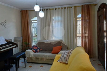 Sobrado à venda com 3 quartos em Vila Giordano, São Paulo, SP