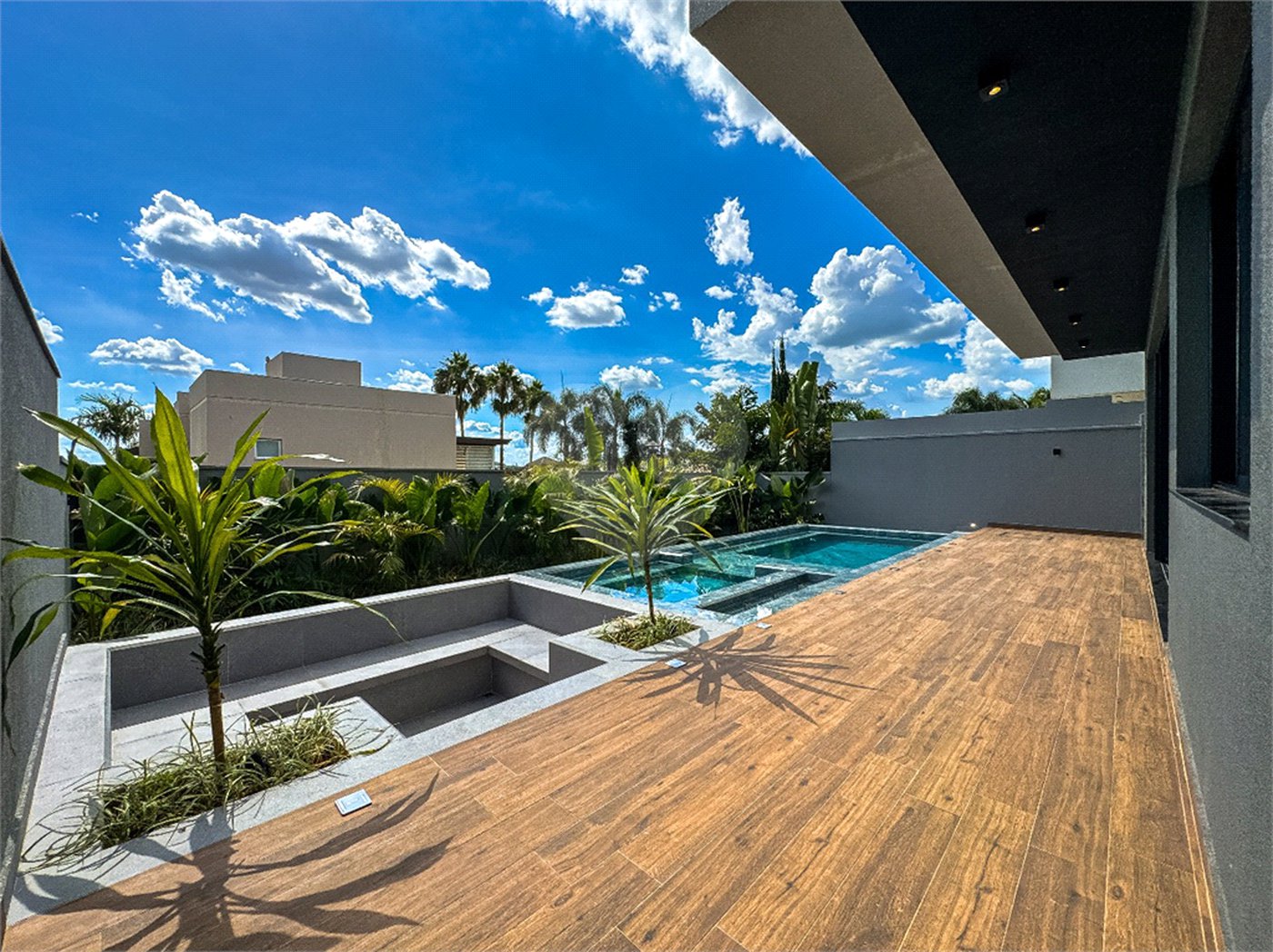 Casa à venda com 3 suítes no condomínio Jardim Vila Paradiso, Indaiatuba - SP