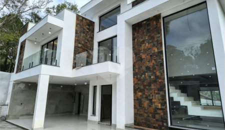 Casa à venda com 4 quartos, sendo 2 suítes,  no condomínio Alpes da Cantareira, Mairiporã - SP