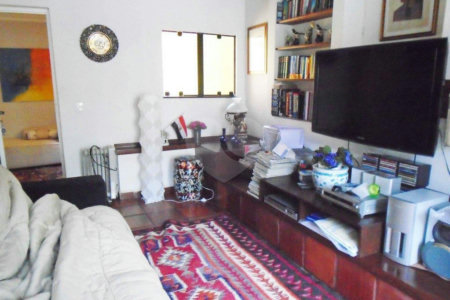 Casa à venda com 5 quartos, sendo 2 suítes, em Jardim Prudência, São Paulo, SP