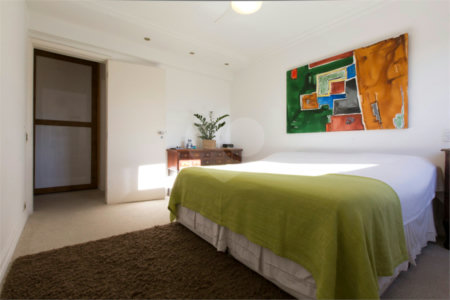Apartamento à venda com 4 quartos, sendo 3 suítes, em Campo Belo, São Paulo, SP