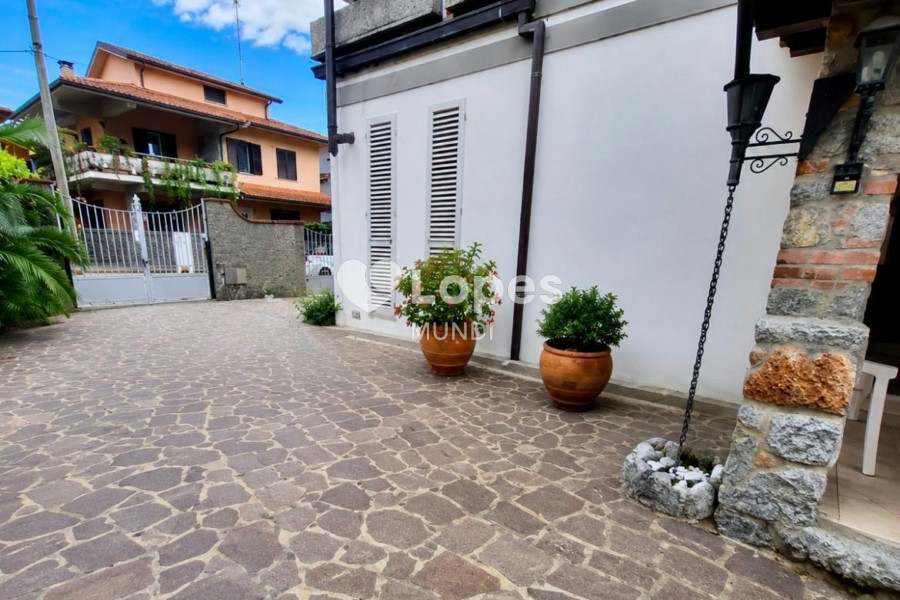 Casa à venda em Montecatini Terme, Toscana, Itália – 480 m² e terreno de 10.000 m²