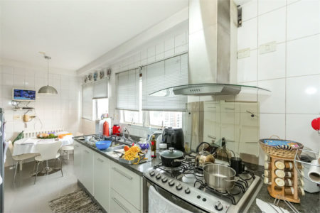 Apartamento à venda com 4 quartos, sendo 3 suítes, em Vila Andrade, São Paulo, SP