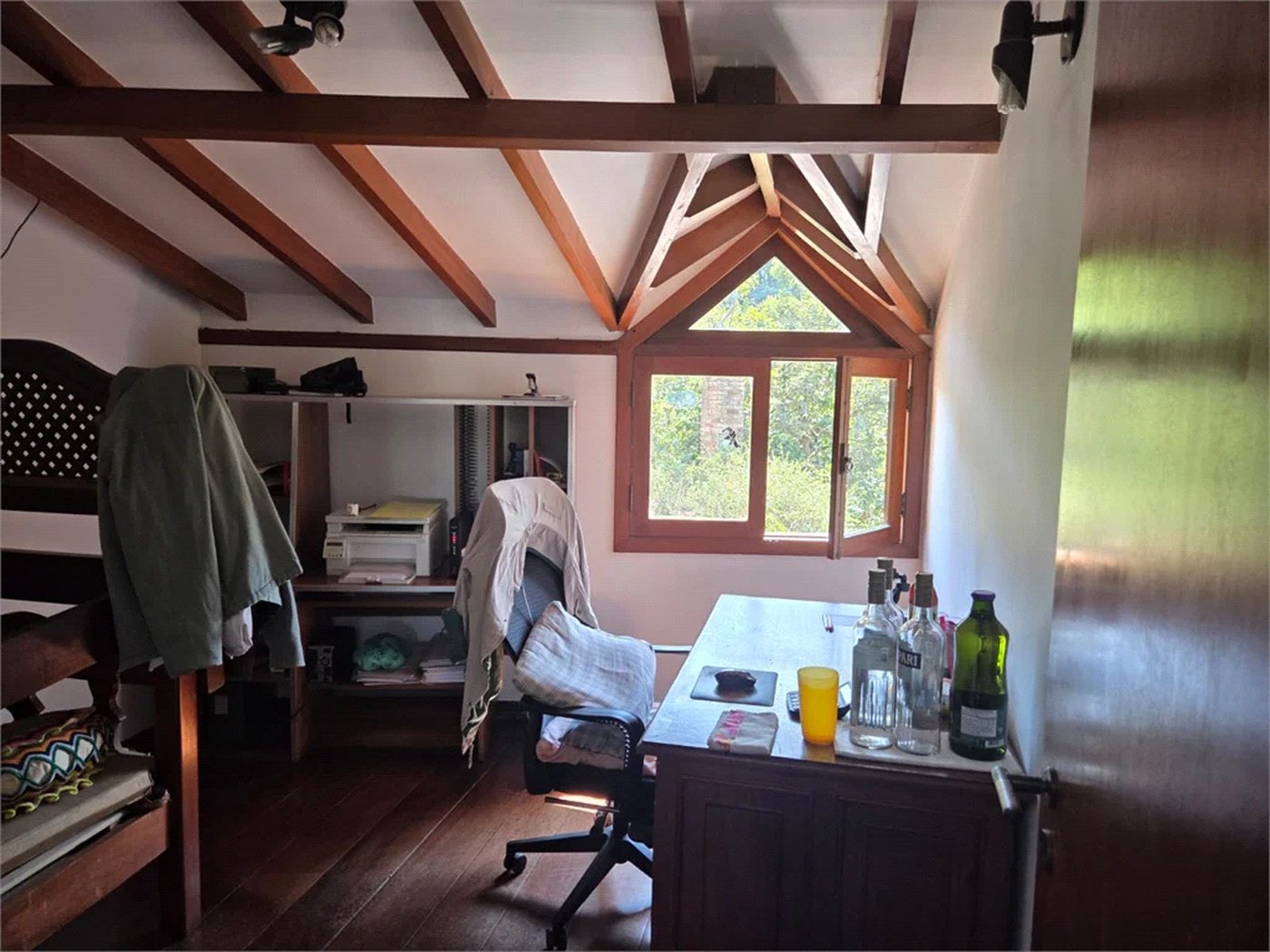 Casa à venda com 4 quartos, sendo 2 suítes, em Cidade São Francisco, São Paulo, SP