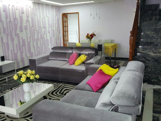 Casa à venda com 3 suítes no condomínio Village, São Paulo - SP
