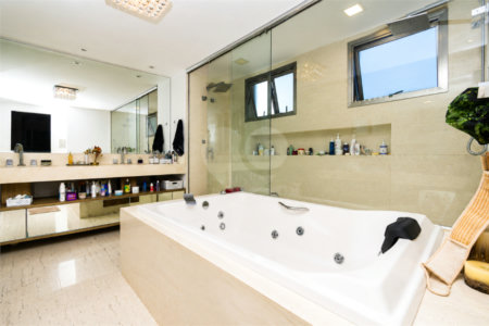 Apartamento à venda com 4 quartos, sendo 3 suítes,  em Campo Belo, São Paulo, SP