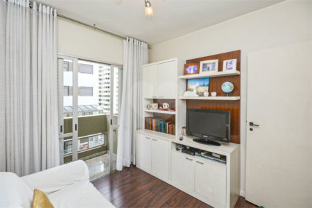 Apartamento à venda com 3 quartos, sendo 1 suíte,  em Moema, São Paulo, SP
