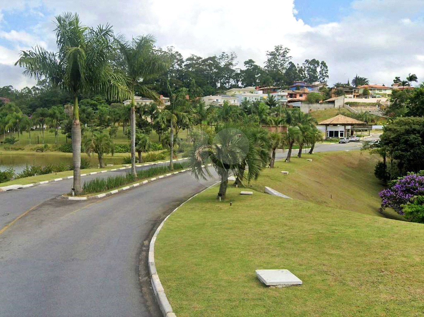Casa à venda com 4 suítes no condomínio Parque das Artes, Embu das Artes - SP