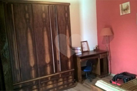 Sobrado à venda com 3 quartos, sendo 1 suíte, em Bocaina, Ribeirão Pires, SP