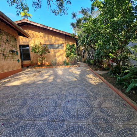 Casa à venda com 3 quartos, sendo 1 suíte, em Interlagos, São Paulo, SP