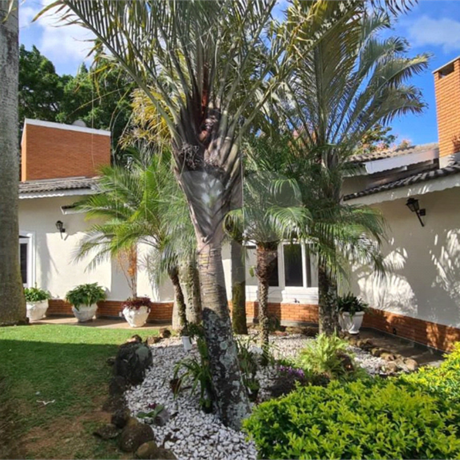 Casa à venda com 5 quartos, sendo 3 suítes, no condomínio Village Sans Souci, Valinhos - SP