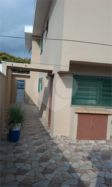 Sobrado à venda com 4 quartos, sendo 1 suíte, em Vila Gomes, São Paulo, SP