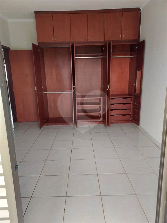 Sobrado à venda com 3 quartos, sendo 1 suíte,  em Jardim Regina, Indaiatuba, SP
