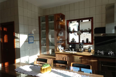 Casa à venda com 4 quartos, sendo 1 suíte, no condomínio Vale do Itamaracá, Valinhos - SP