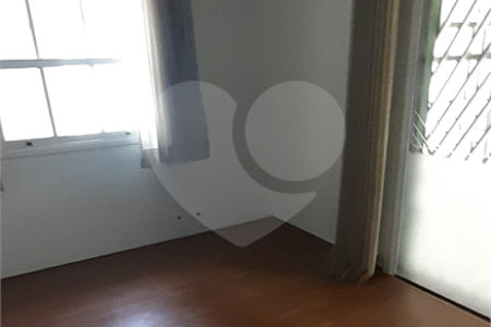 Casa à venda com 5 quartos, sendo 1 suíte, no Centro, Bom Jesus dos Perdões, SP