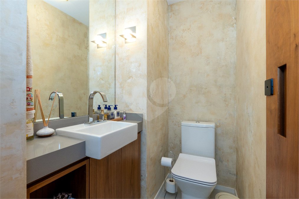 Apartamento à venda com 3 suítes em Campo Belo, São Paulo, SP