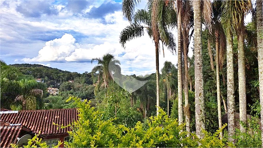 Casa à venda com 6 quartos, sendo 2 suítes, no condomínio Associação Reserva das Hortênsias, Mairiporã - SP