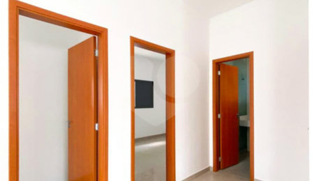 Casa à venda com 2 quartos, sendo 1 suíte,  no condomínio Residencial Beija Flor, Atibaia - SP