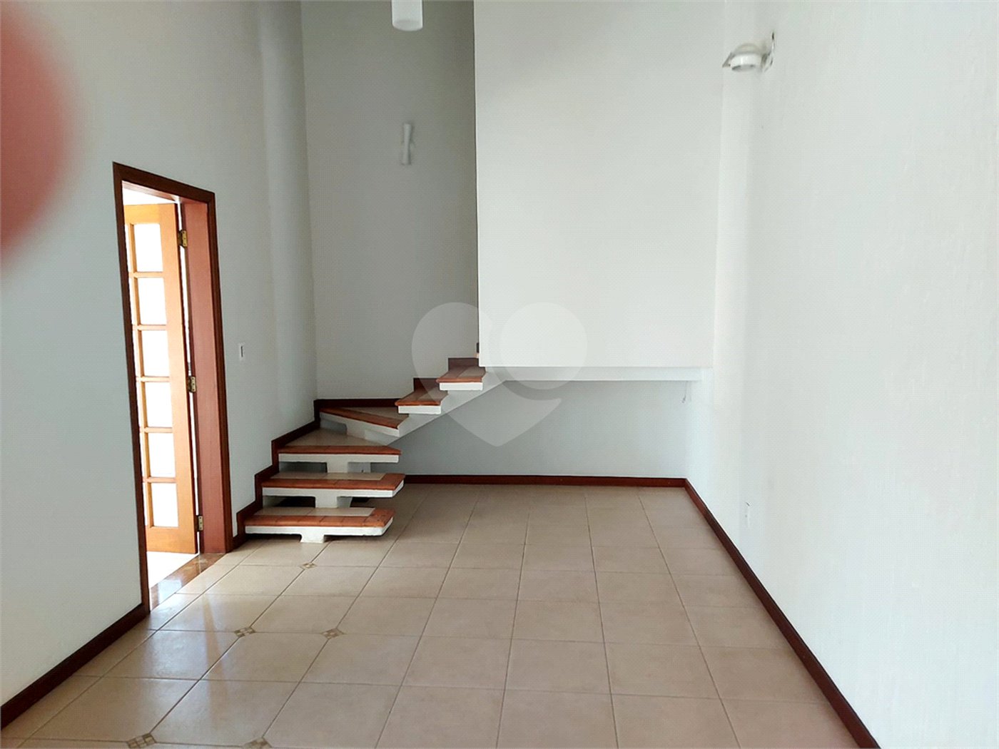 Casa charmosa e elegante localizada no deslumbrante Condomínio Villagio Capriccio Louveira SP