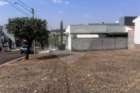Terreno à venda em Residencial Village Damha II, Araraquara, SP