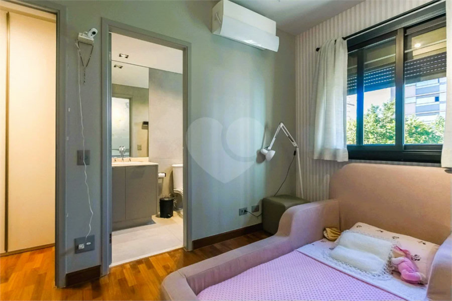 Vila Clementino - Apartamento reformado | 186 m² | 3 suítes | 3 vagas livres