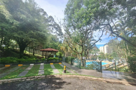 Casa à venda com 5 quartos, sendo 3 suítes, no condomínio Vila Panamericana, São Paulo - SP