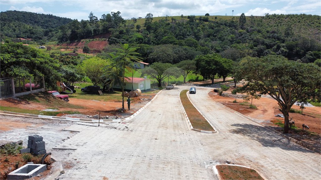 Terrenos de 300 metros em condomínio fechado e prontos para construir na região de Atibaia