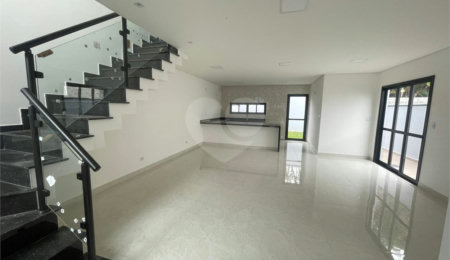 Sobrado à venda com 3 quartos, sendo 1 suíte,  em Villa Di Cesar, Mogi das Cruzes, SP