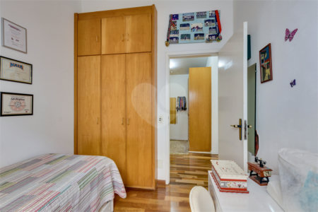Sobrado à venda com 4 quartos, sendo 1 suíte, em Alto da Boa Vista, São Paulo, SP