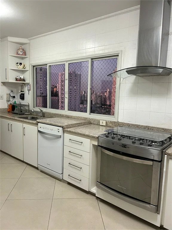 Apartamento à venda com 4 suítes em Real Parque, São Paulo, SP