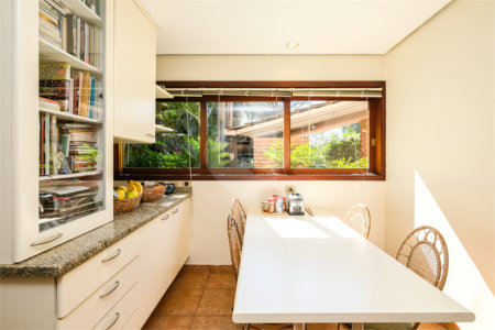 Casa à venda com 4 quartos, sendo 2 suítes, em Jardim Cordeiro, São Paulo, SP