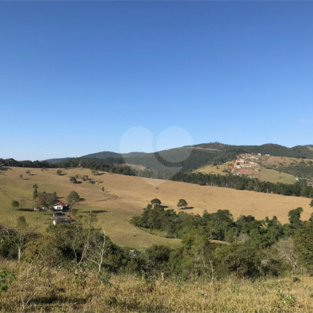 Fazenda à venda com 3 quartos em Cachoeirinha, Bom Jesus dos Perdões, SP