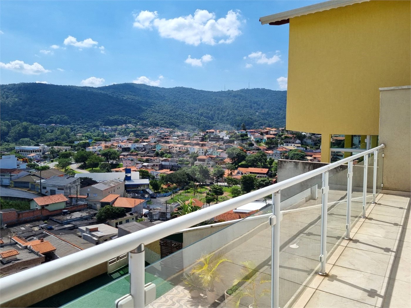 Casa à venda com 3 quartos, sendo 1 suíte, em Serra da Cantareira, Mairiporã, SP