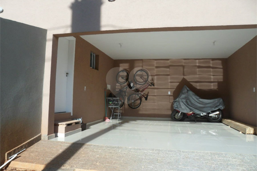 Casa à venda com 4 quartos, sendo 2 suítes, no condomínio Parque das Garças, Atibaia - SP