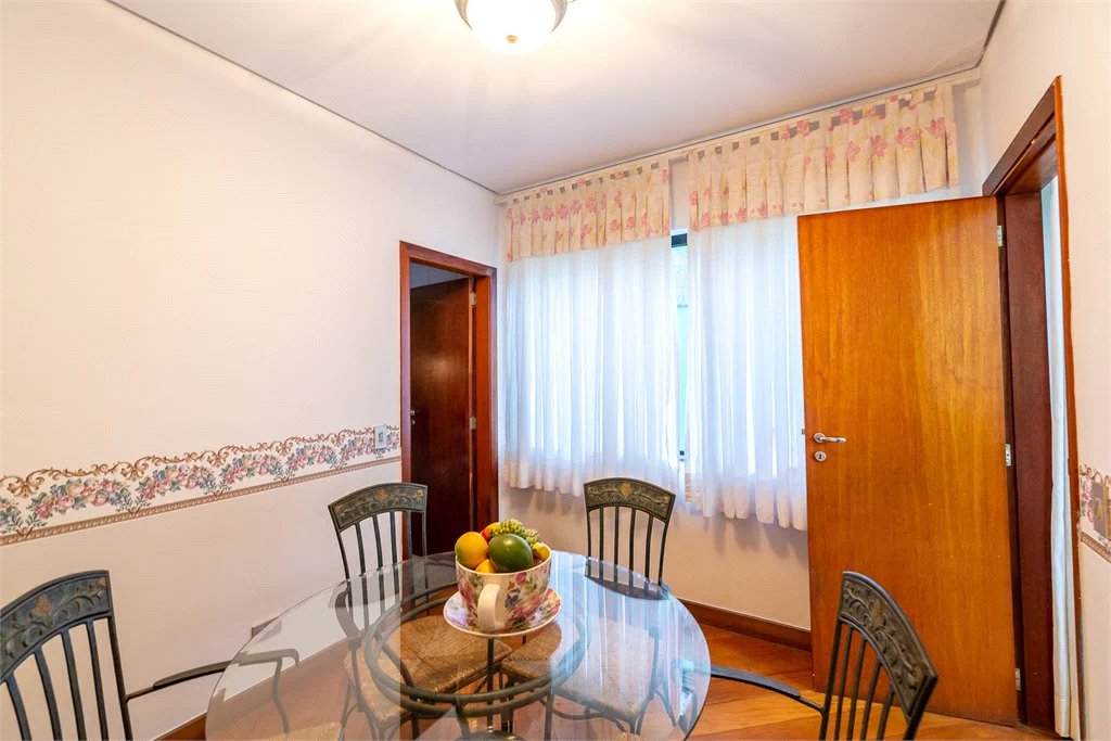 Casa à venda com 4 quartos, sendo 2 suítes, em Brooklin Paulista, São Paulo, SP