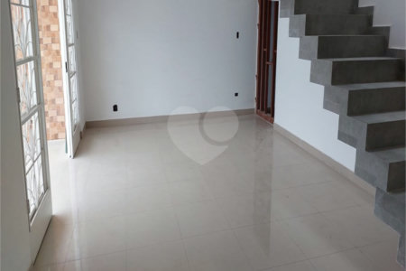 Sobrado à venda com 3 quartos, sendo 2 suítes, em Vila Paulicéia, São Paulo, SP