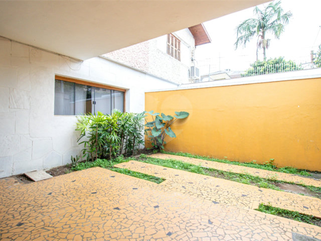 Sobrado à venda com 3 quartos, sendo 1 suíte,  em Chácara Monte Alegre, São Paulo, SP