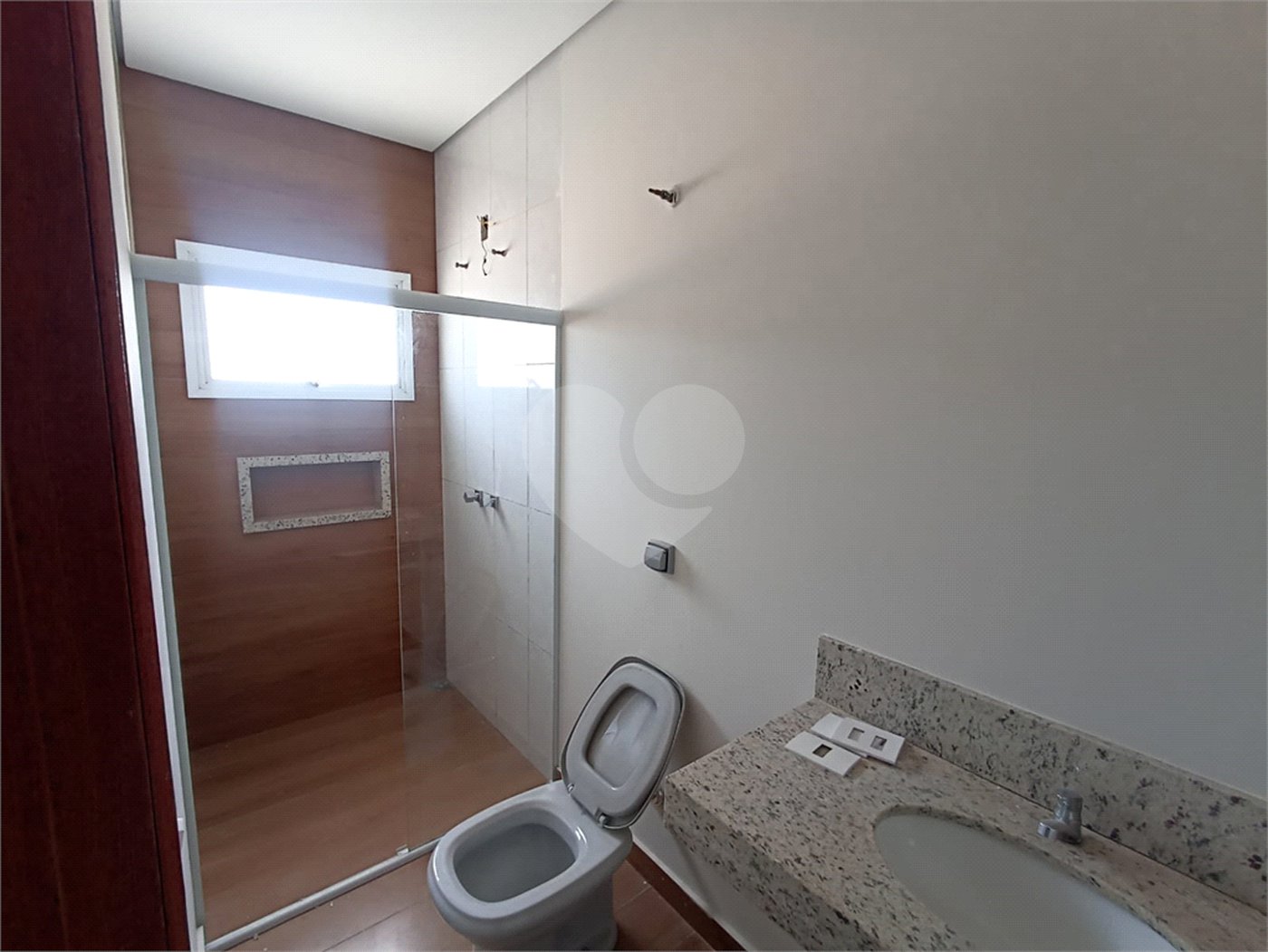 Casa à venda com 3 quartos, sendo 1 suíte, no condomínio Residencial Golden Ville, Itapetininga - SP