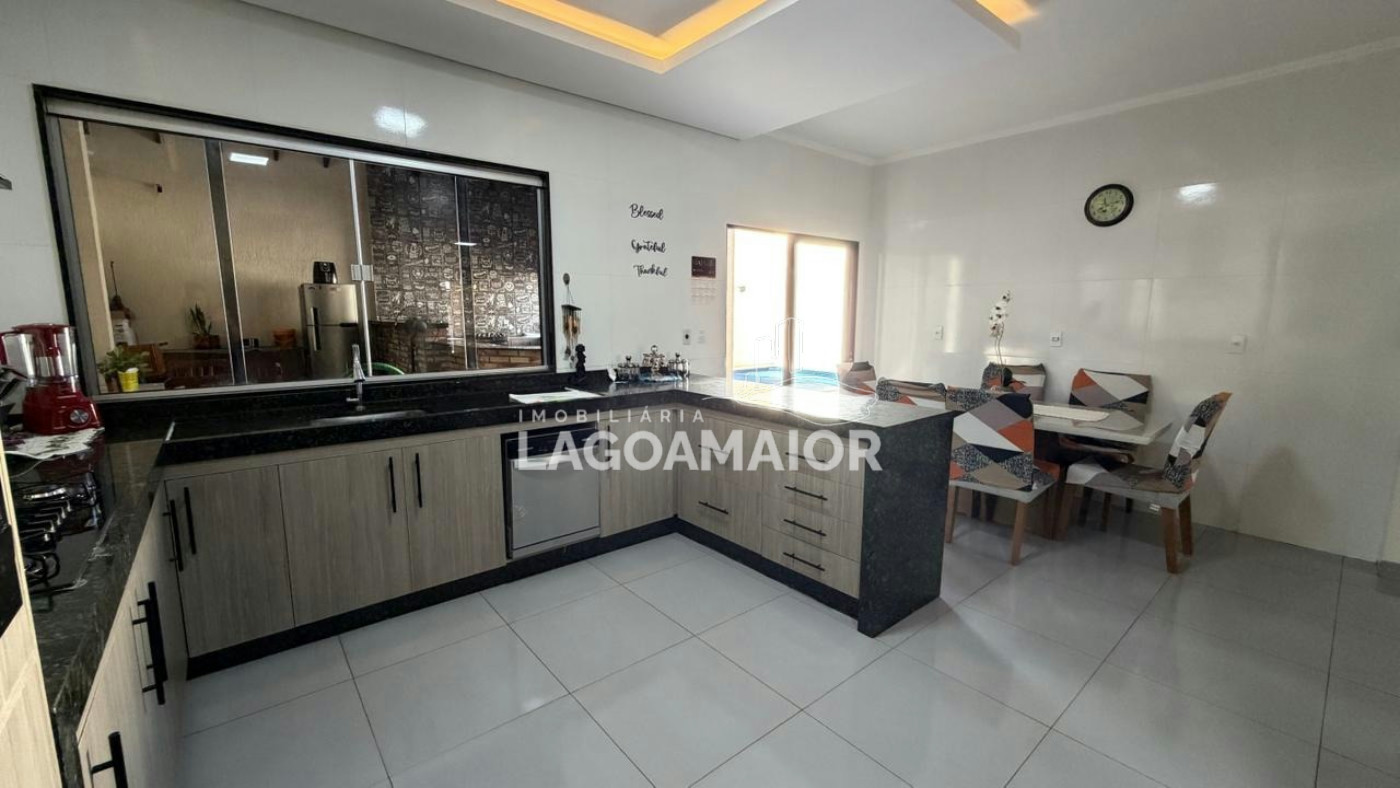 Casa à venda com 3 suítes em Jardim dos Ipes, Três Lagoas, MS
