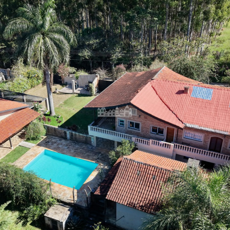 Chácara à venda com 5 quartos, sendo 4 suítes, no condomínio Estância dos Lagos, Atibaia - SP