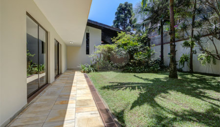 Casa Térrea à venda com 5 quartos, sendo 4 suítes,  em Interlagos, São Paulo, SP