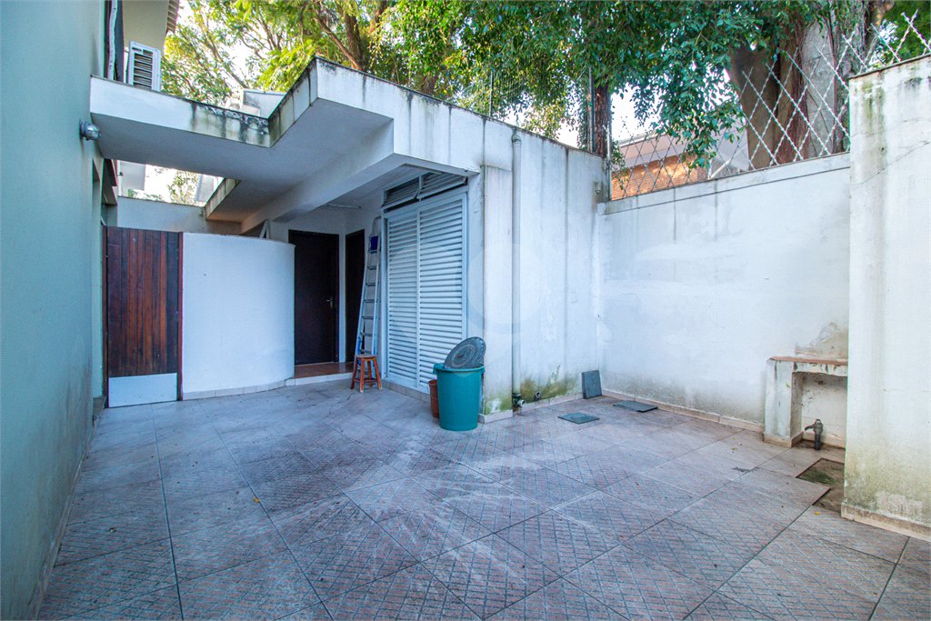 Casa à venda com 3 quartos, sendo 1 suíte, em Alto da Boa Vista, São Paulo, SP