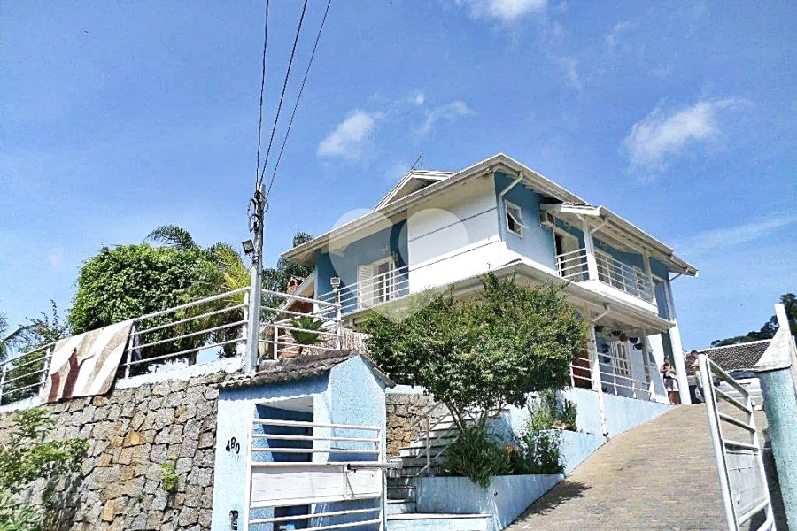 Casa à venda com 6 quartos, sendo 5 suítes,  no condomínio Conjunto Residencial Itaguaçu, São Paulo - SP