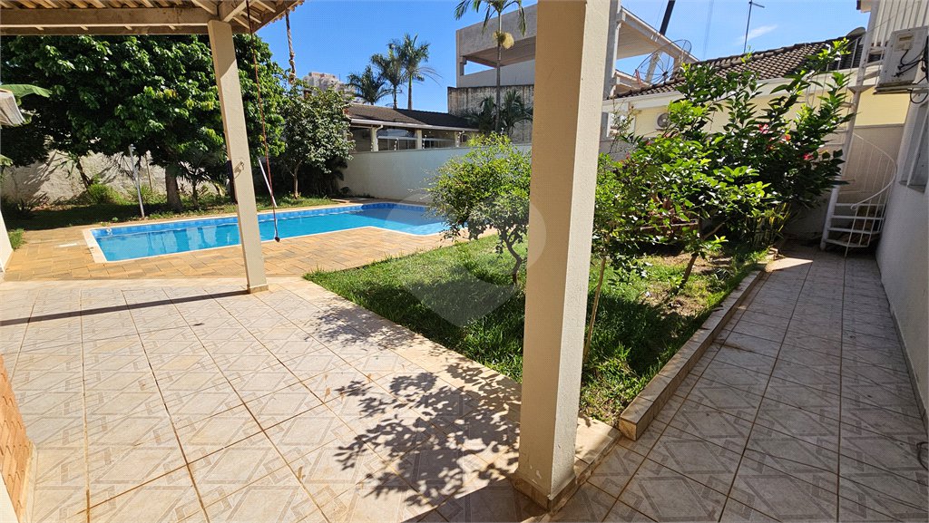 Sobrado à venda com 3 quartos, sendo 2 suítes, em Jardim Rossignatti, Indaiatuba, SP