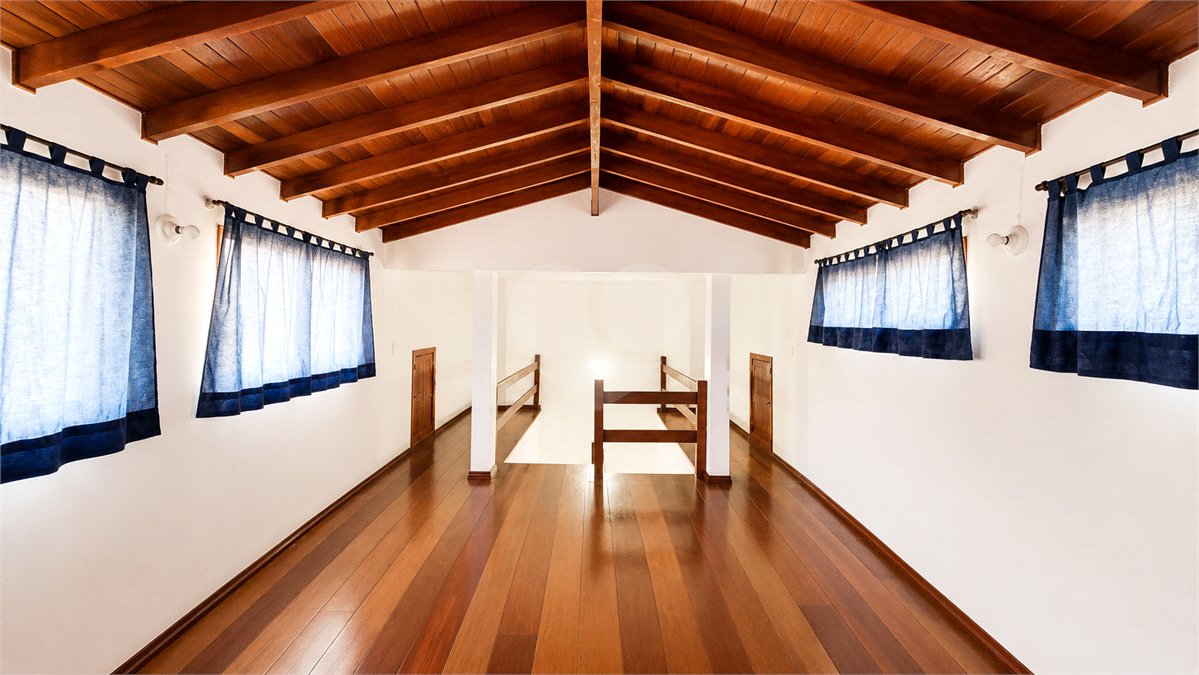 Sobrado à venda com 4 quartos, sendo 2 suítes, em Vila Pires, Santo André, SP