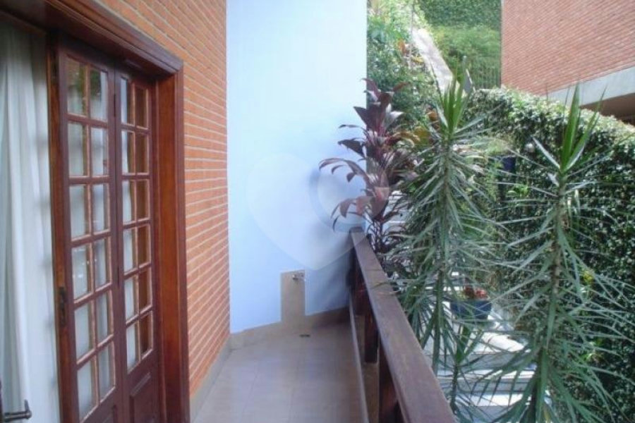 Sobrado à venda com 4 quartos, sendo 3 suítes, em Jardim São Bento, São Paulo, SP