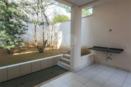 Casa à venda com 4 quartos, sendo 2 suítes, no condomínio Bristol Village, São Paulo - SP