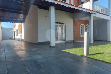 Sobrado à venda ou para alugar com 4 suítes em Balneário Arpoador, Peruíbe, SP